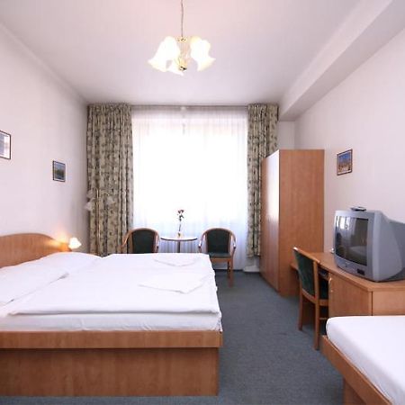 Hotel Legie Bed And Breakfast Praga Exterior foto